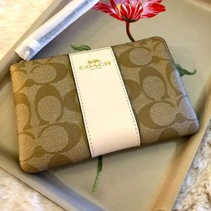 New!Coach large wristlet tan/ivory w/iconic C logo